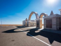 Die einzigen Schatten in der Steppe